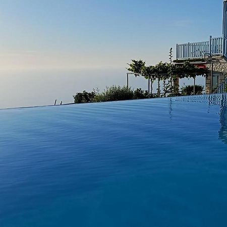 Villa Matula Kalamítsi Buitenkant foto