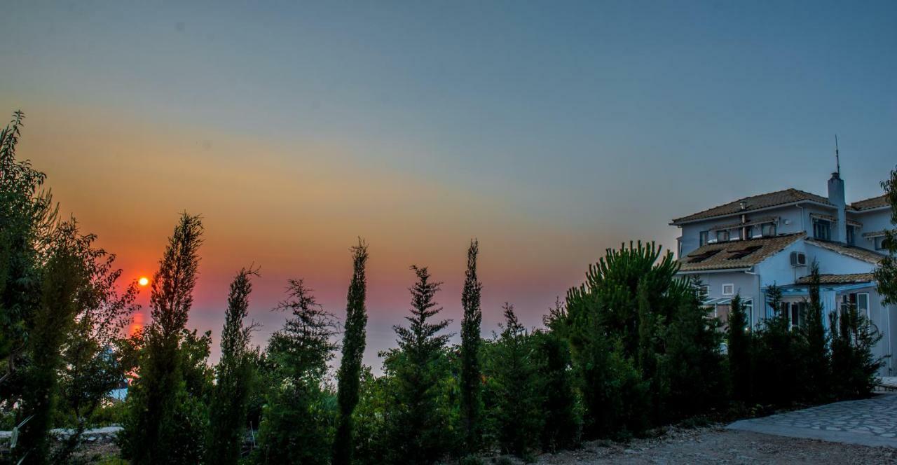 Villa Matula Kalamítsi Buitenkant foto